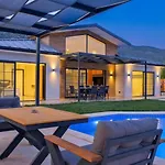 Villa Saribelen 3 Bedroom Secluded With Private Pool Hot Tub *