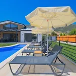 Villa Saribelen 3 Bedroom Secluded With Private Pool Hot Tub *