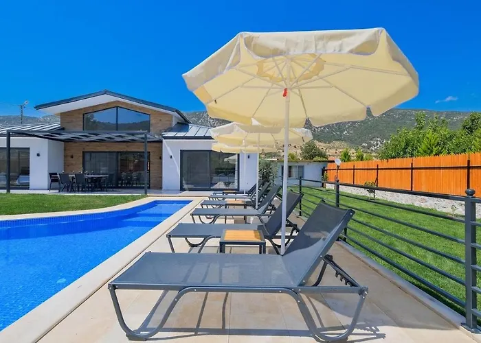 Villa Saribelen 3 Bedroom Secluded With Private Pool Hot Tub *