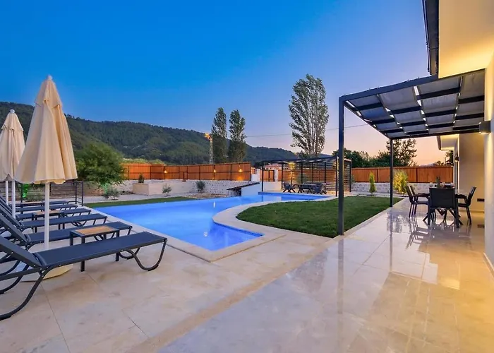 Villa Saribelen 3 Bedroom Secluded With Private Pool Hot Tub *