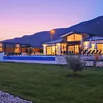 Saribelen 3 Bedroom Secluded With Private Pool Hot Tub Villa *