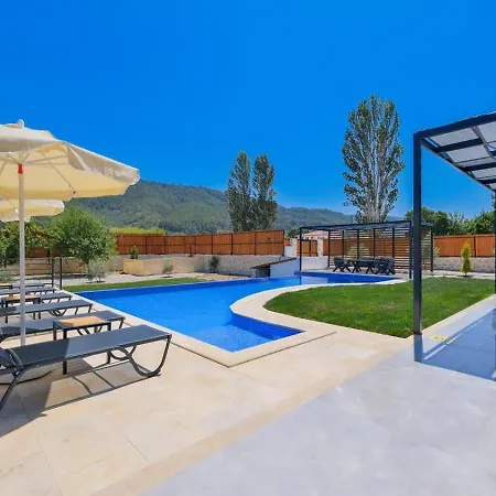 Saribelen 3 Bedroom Secluded With Private Pool Hot Tub