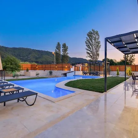 Villa Saribelen 3 Bedroom Secluded With Private Pool Hot Tub *
