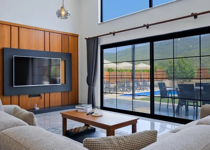 Saribelen 3 Bedroom Secluded With Private Pool Hot Tub *