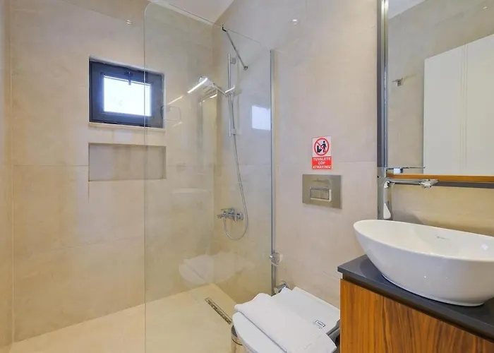 Saribelen 3 Bedroom Secluded With Private Pool Hot Tub Vila